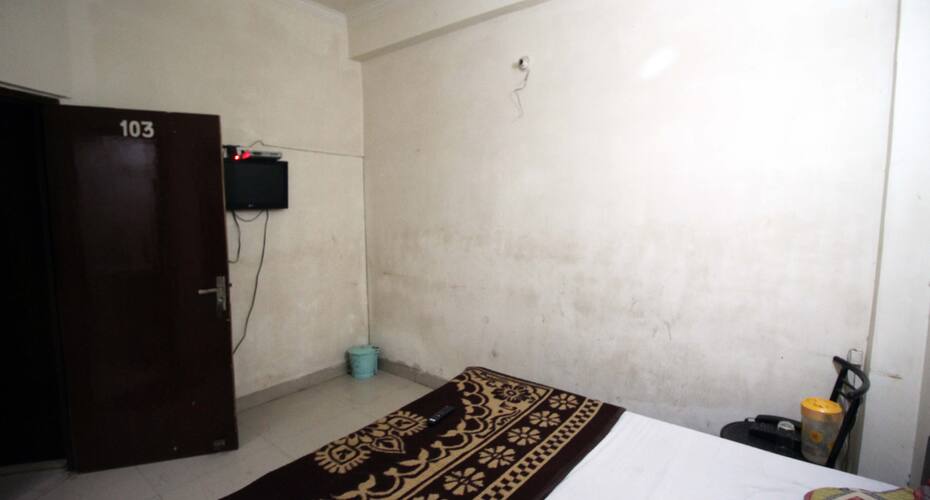 Hotel R K Palace, Agra 5
